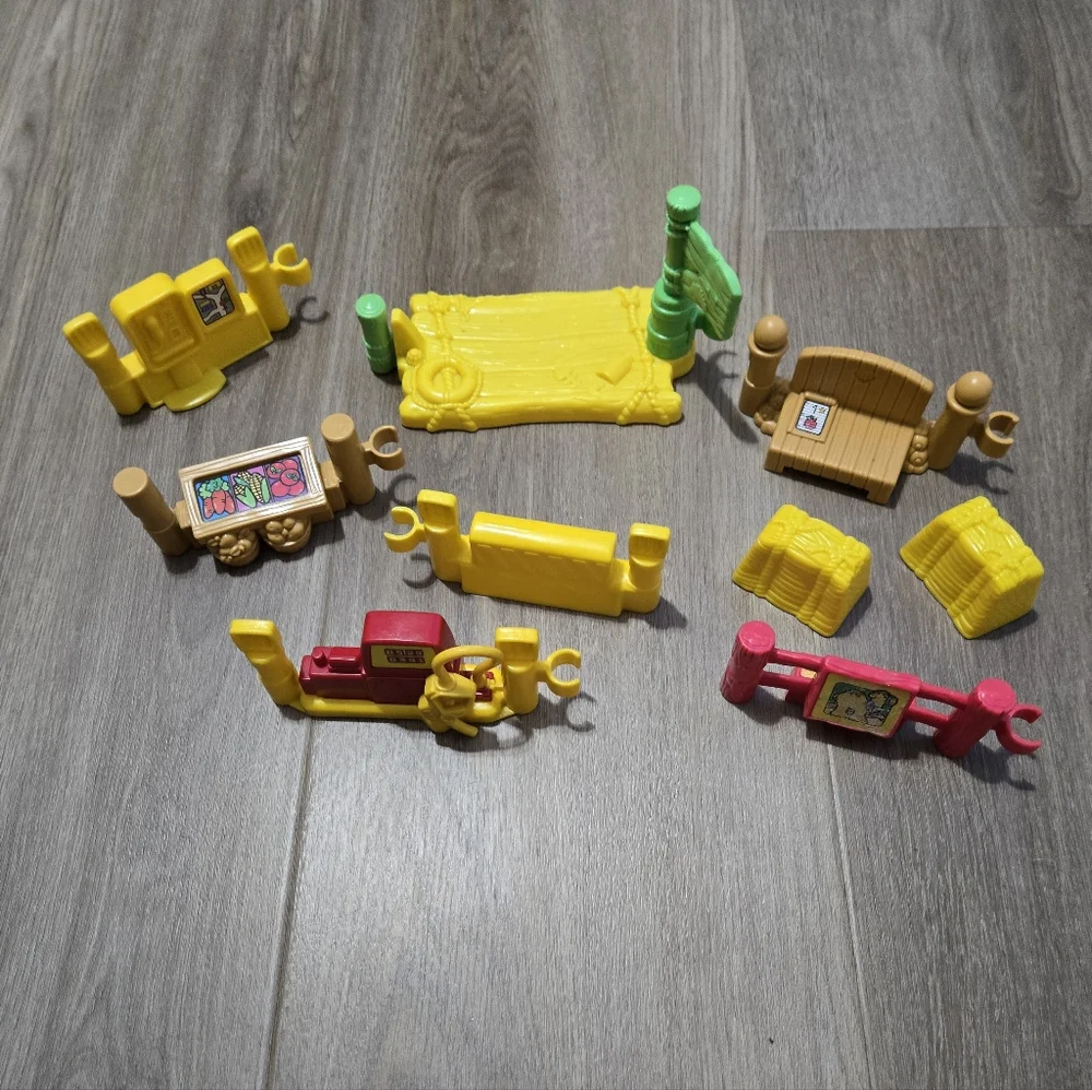 Mixed Lot of 9 fisher price little people assessories Farmer market stand